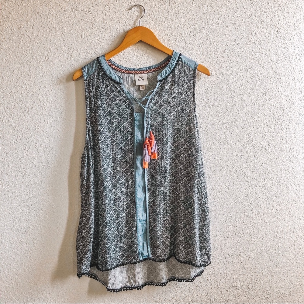 2/$10 Knox Rose Target Sleeveless Chambray Top